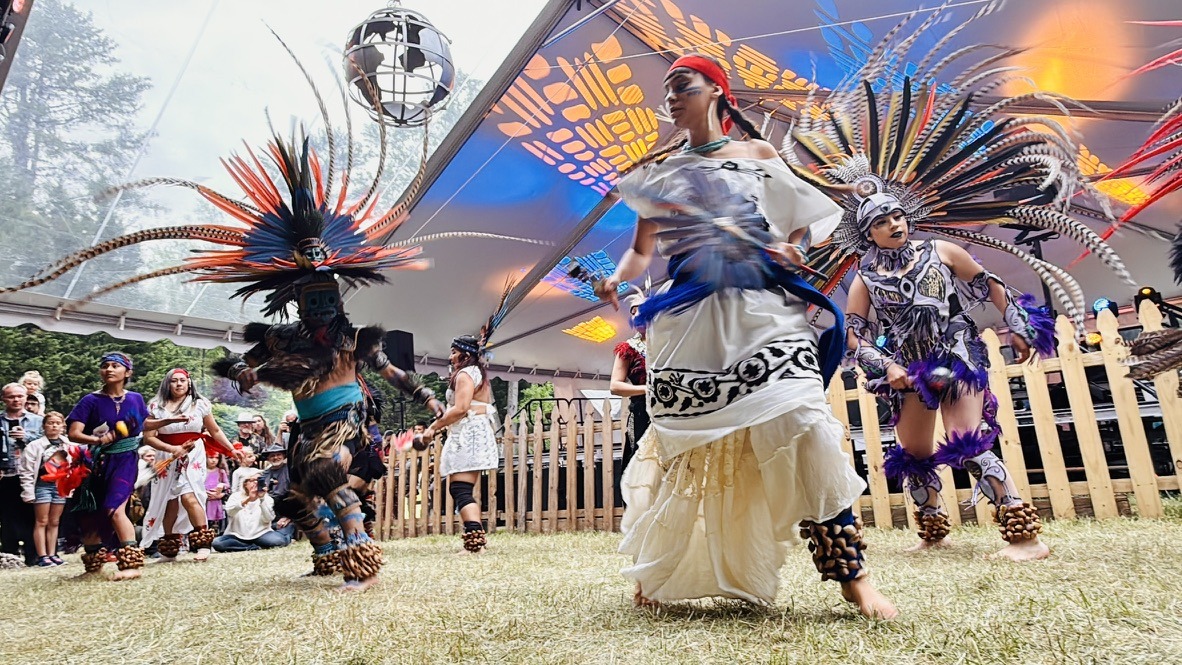 Leaf Global Arts logo